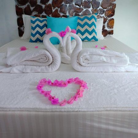Blue Coral Homestay Karimunjawa Buitenkant foto