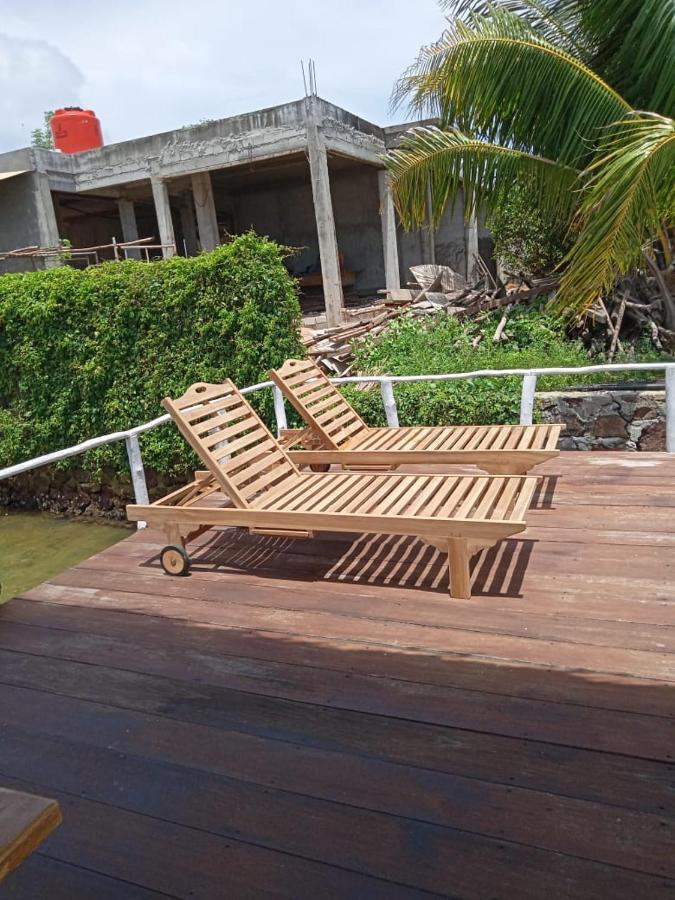 Blue Coral Homestay Karimunjawa Buitenkant foto