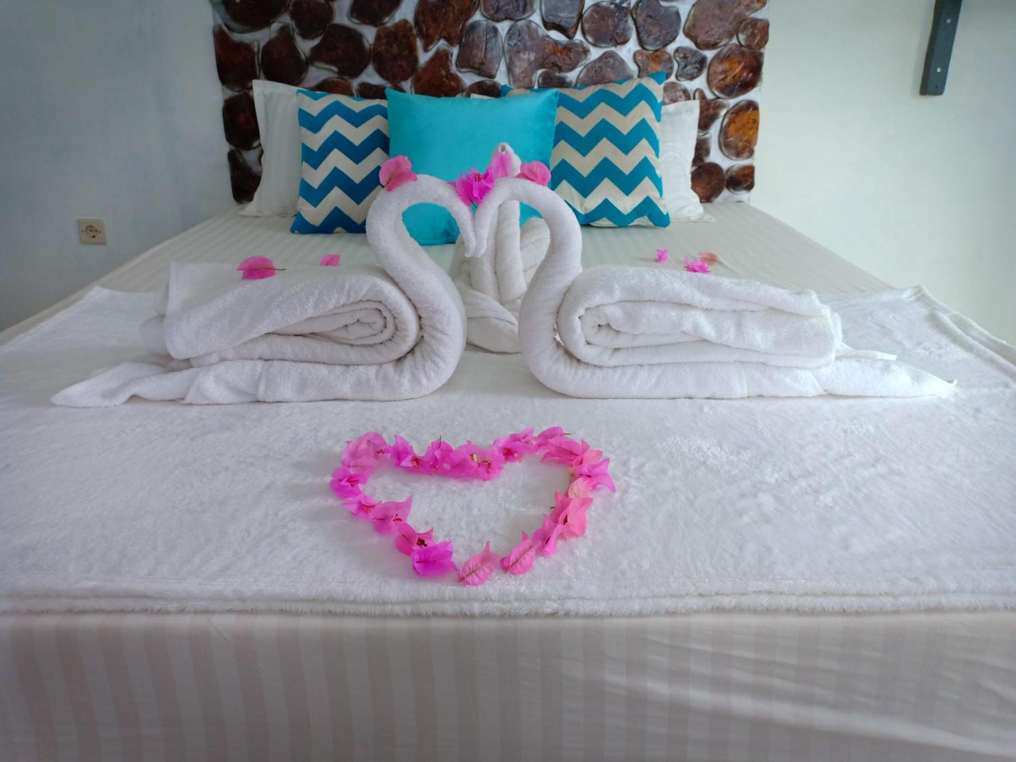Blue Coral Homestay Karimunjawa Buitenkant foto