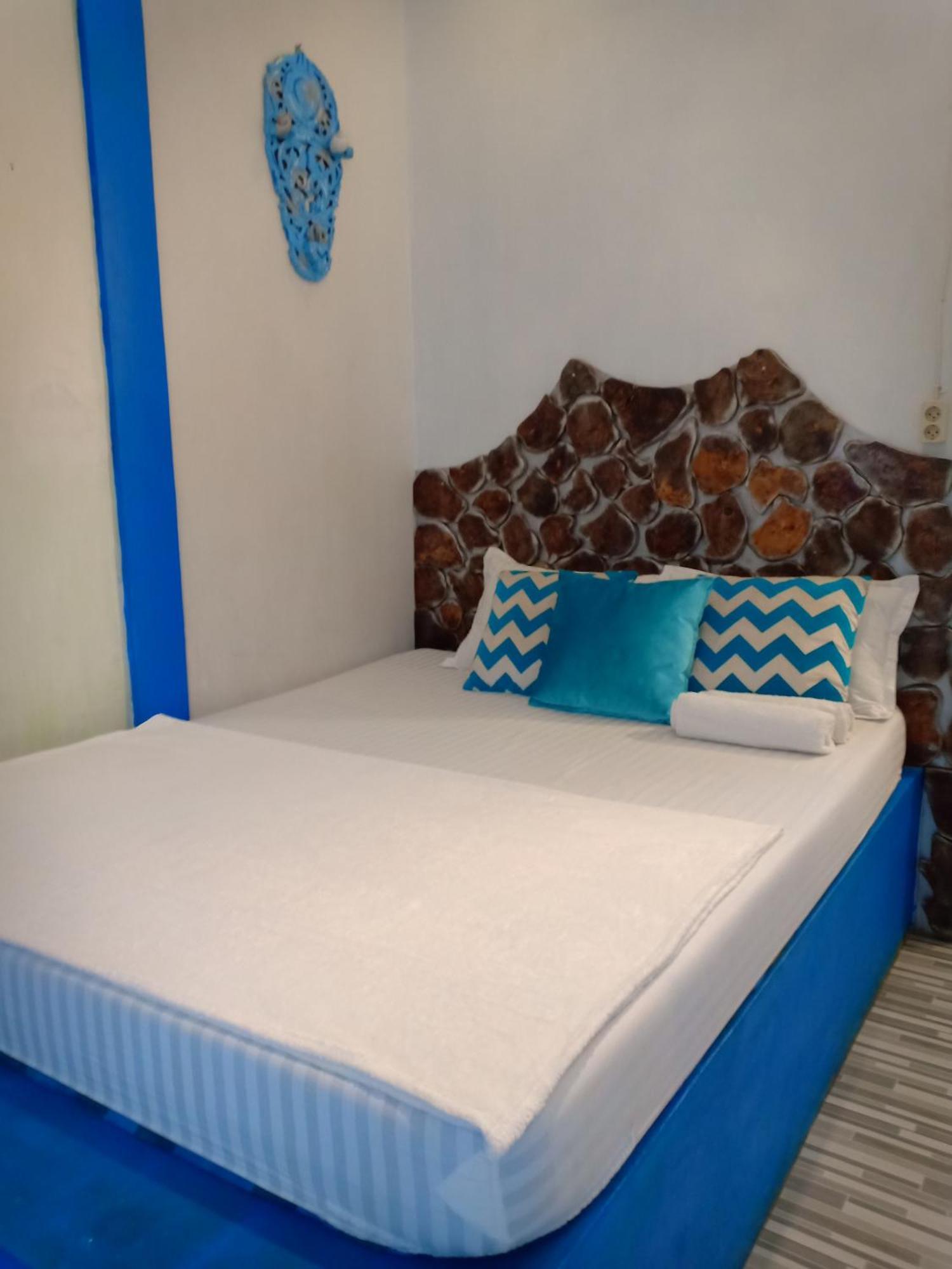 Blue Coral Homestay Karimunjawa Buitenkant foto