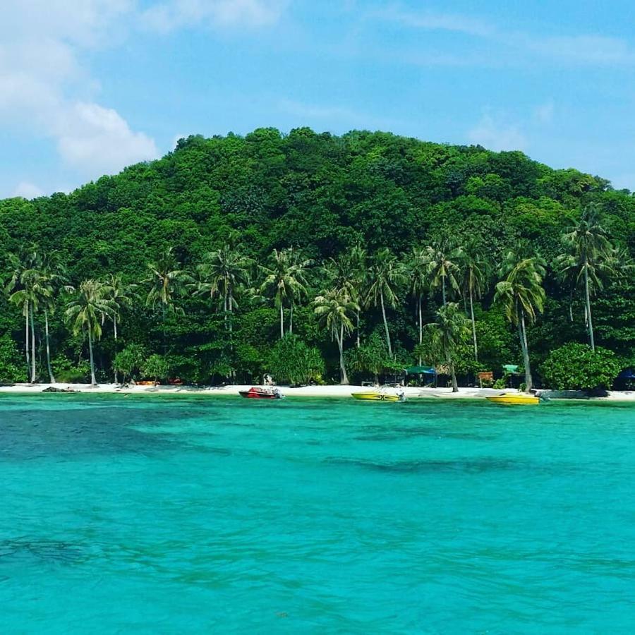 Blue Coral Homestay Karimunjawa Buitenkant foto