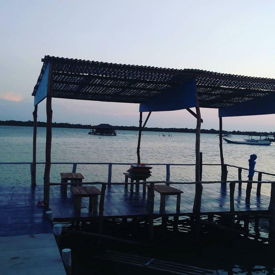 Blue Coral Homestay Karimunjawa Buitenkant foto