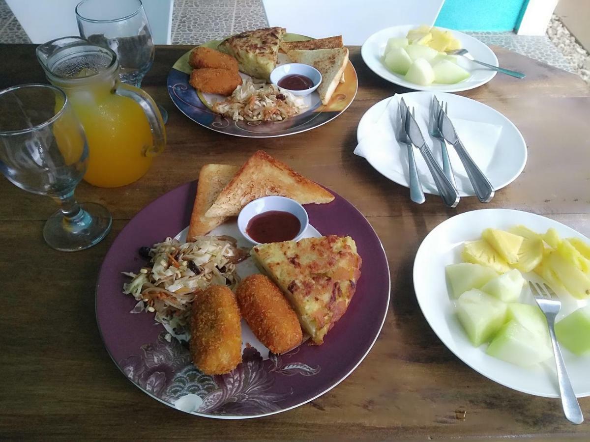 Blue Coral Homestay Karimunjawa Buitenkant foto