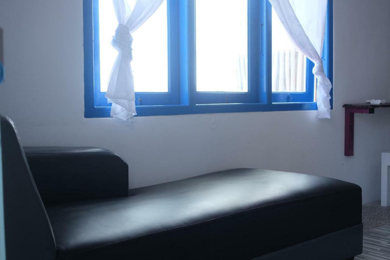 Blue Coral Homestay Karimunjawa Buitenkant foto