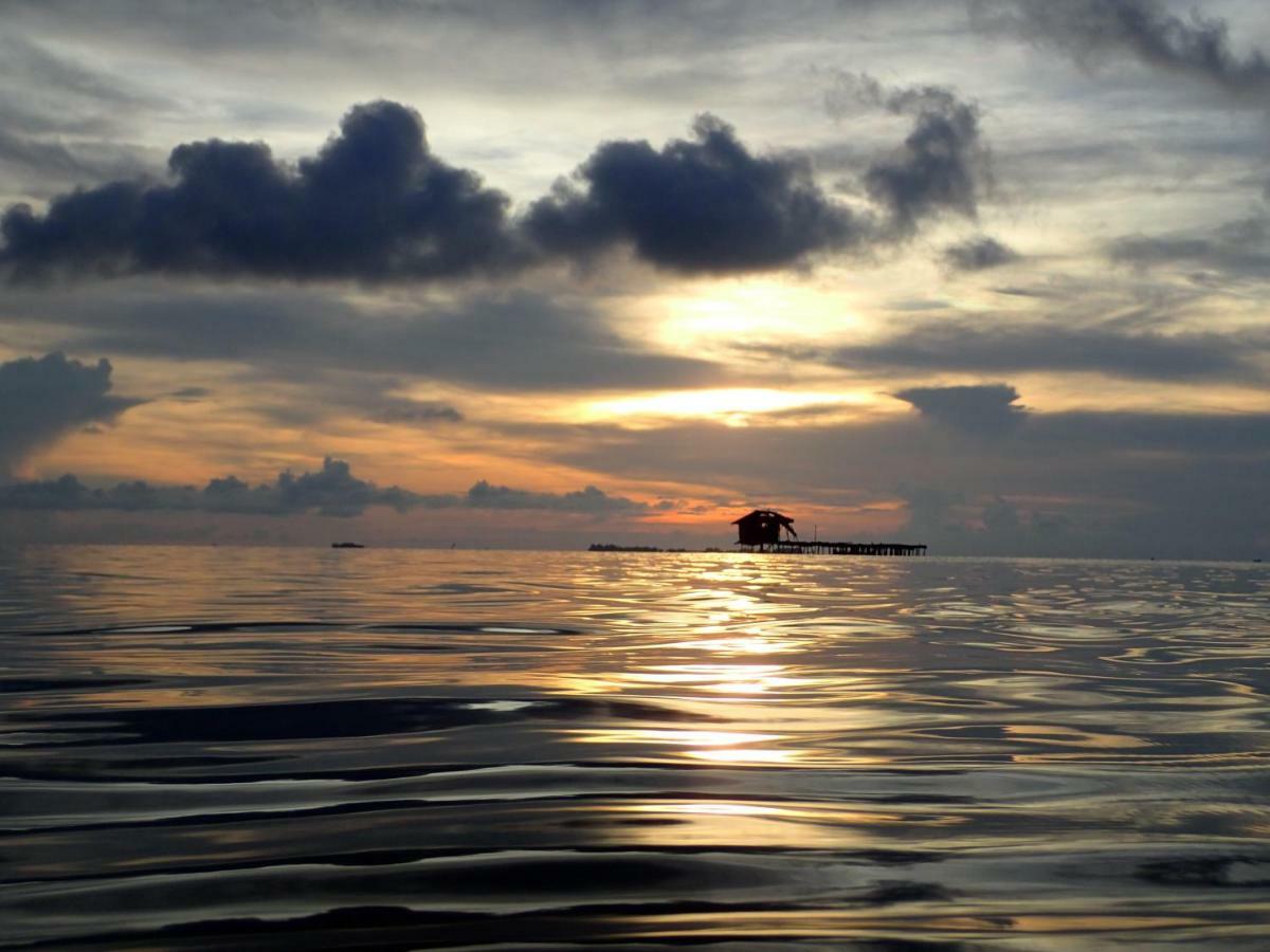 Blue Coral Homestay Karimunjawa Buitenkant foto
